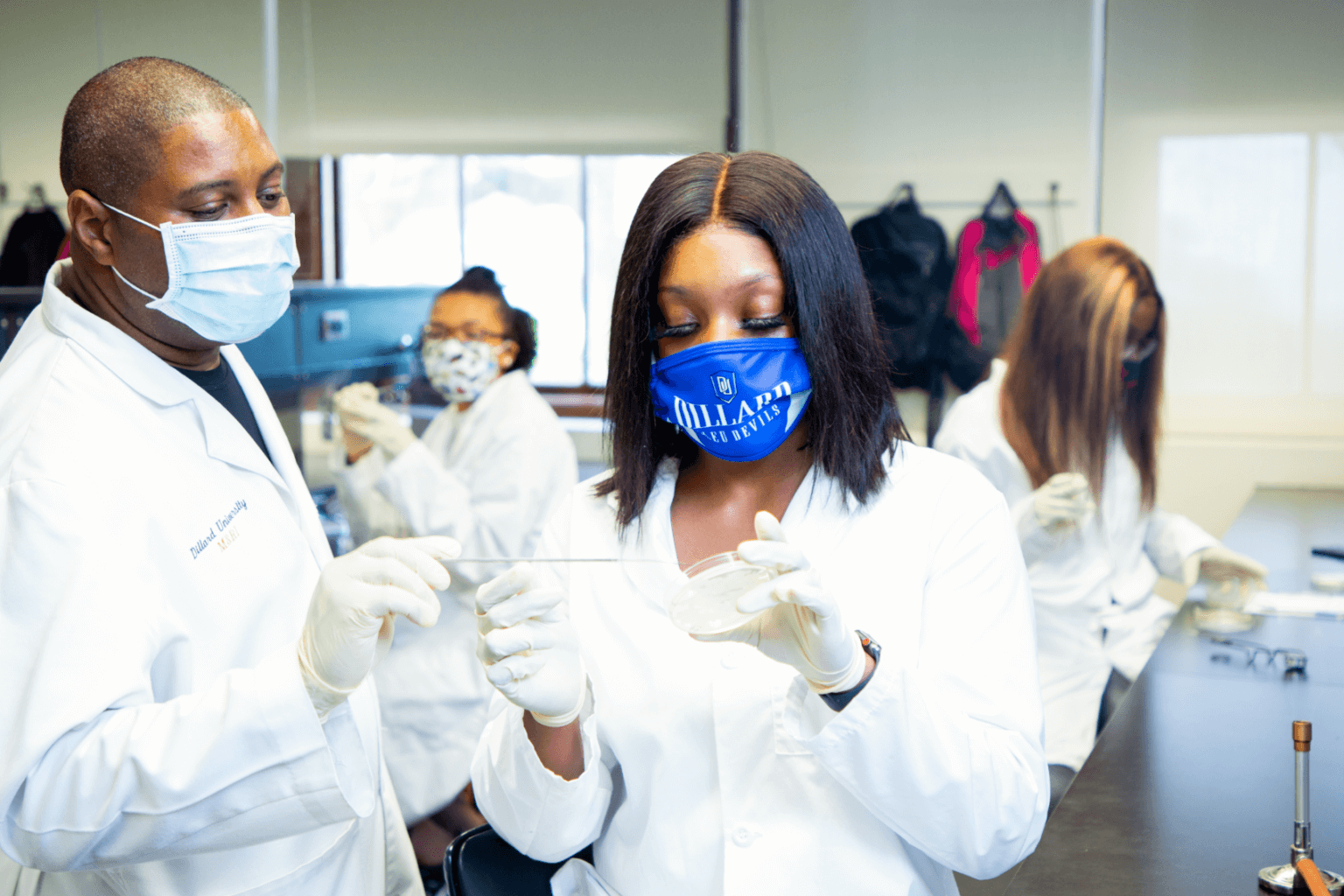 Students in Dillard University biology lab