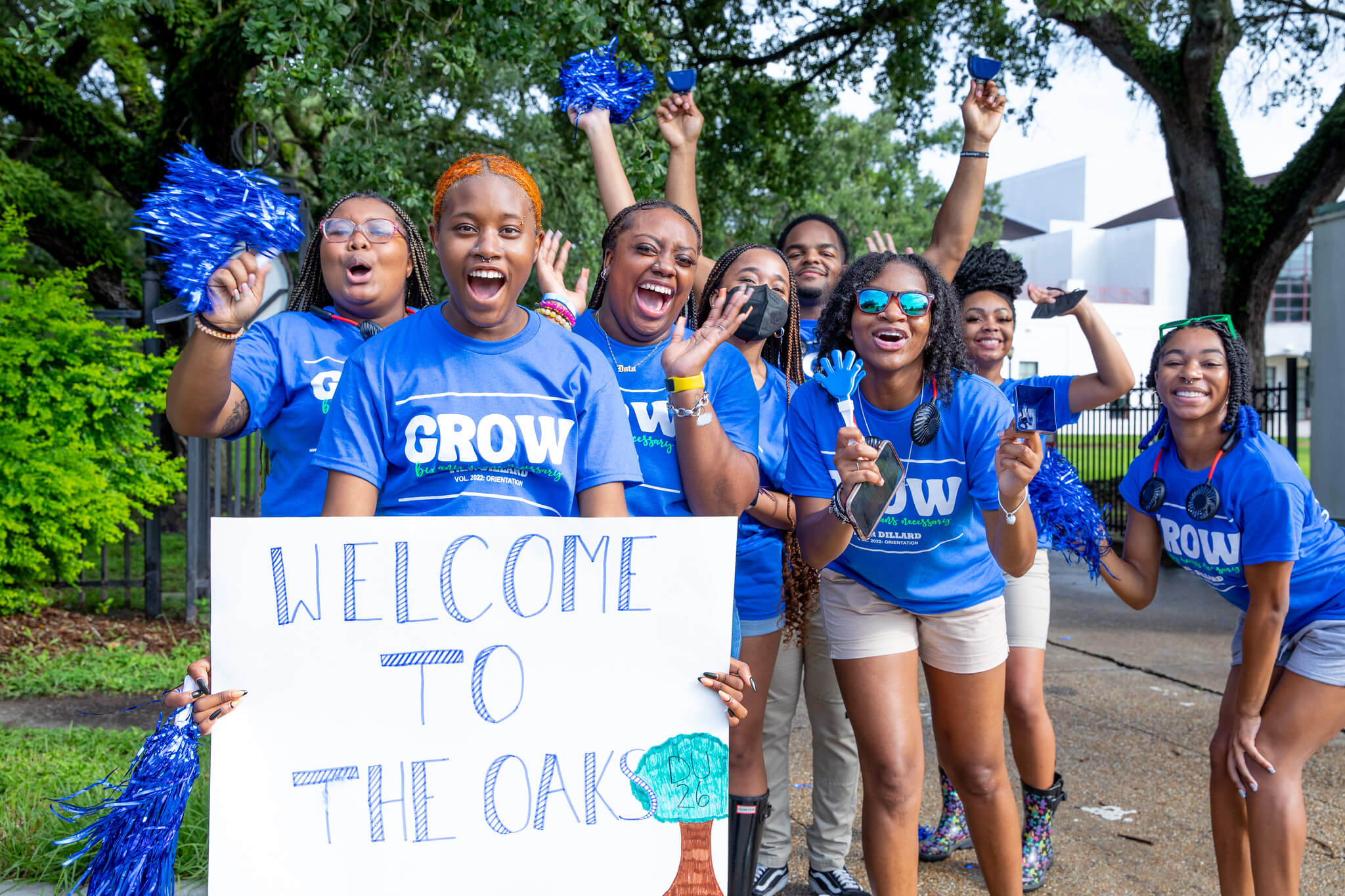 DU students with welcome to campus sign